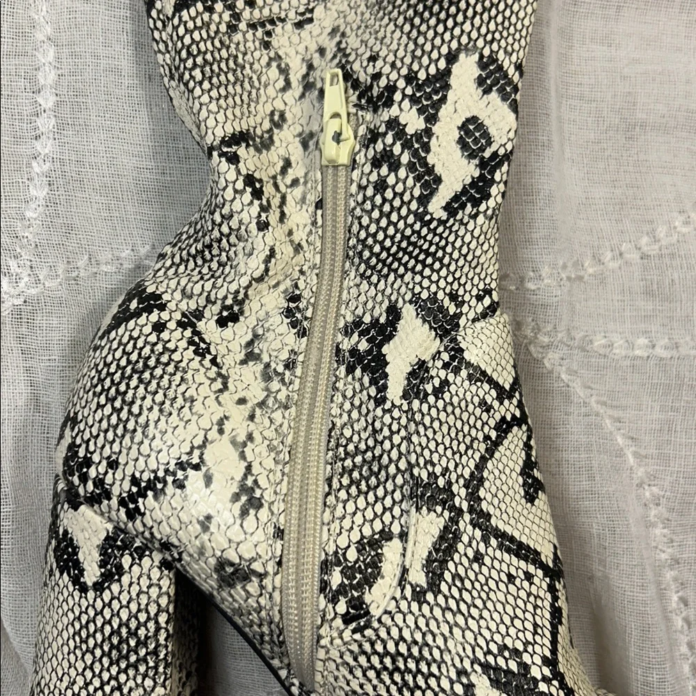 Unisa almost NEW Jaydi snake pattern thigh high heeled boots